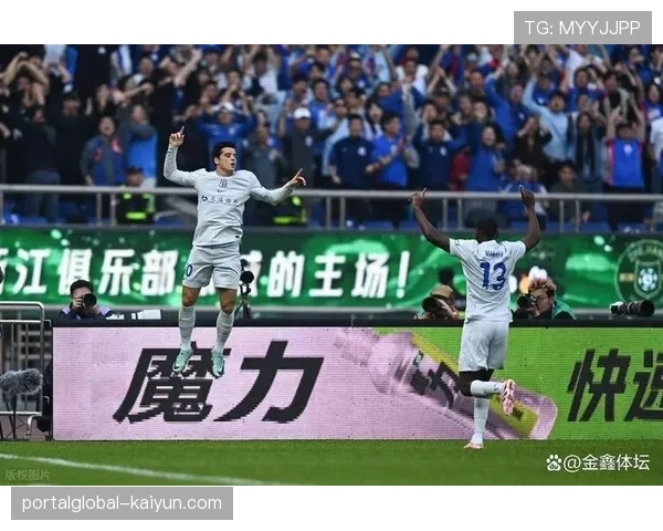 杨皓宇假摔染红离场 申花替补浪费绝佳得分机会